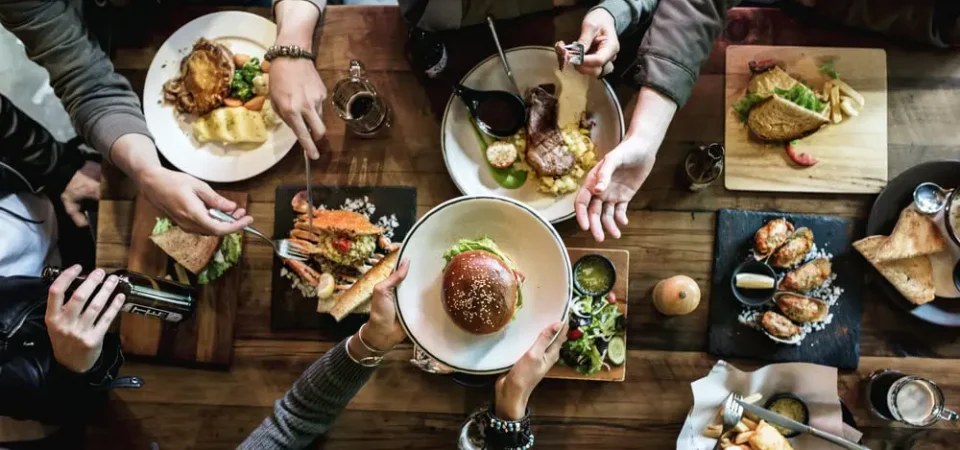 DINE OUT AT THE BEST RESTAURANTS IN FORT MORGAN .